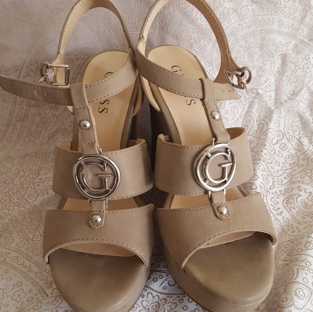 Guess beige wedges